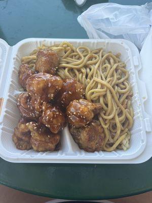 1 entree, 2 sides: sesame chicken and lo mein