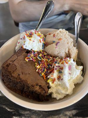 Brownie sundae