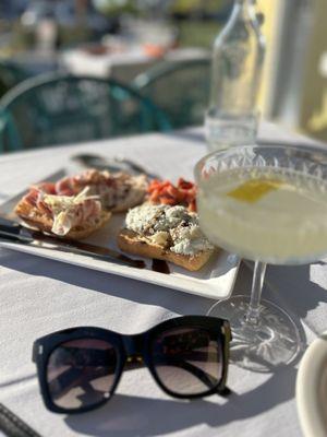 4 bruschette and lemon drop martini