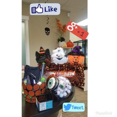 Halloween is coming! some wild eye balls were trap again in the jar!Guess how many eye balls in the jar and win some Seahawks sports gear.