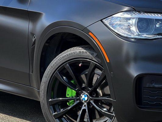 2017 BMW X6 with painted lime green calipers