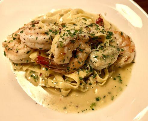 Shrimp Fettuccine - wonderful pasta, bland sauce, overcooked shrimps! (12/29/23)