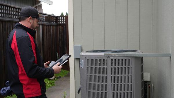 Outdoor heat pump unit inspection