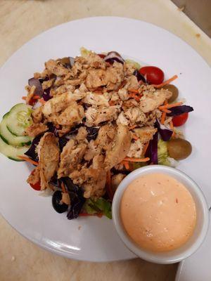 Garden salad with grilled chicken and Italian dressing