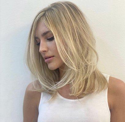 Soft, sexy blonding by Zoë