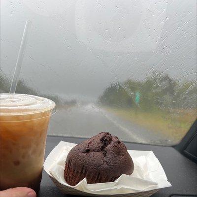 Iced latte and chocolate muffin