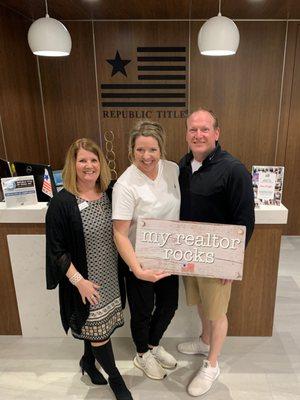 Congrats to our buyers on their Castle Hills home purchase! Welcome to the neighborhood!