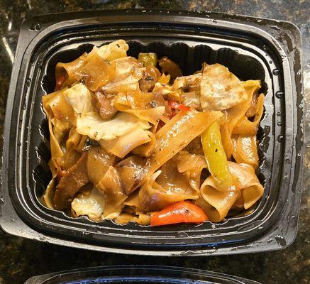 Delicious Drunken Noodles w/ Seitan