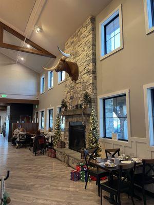 Dining room near buffet