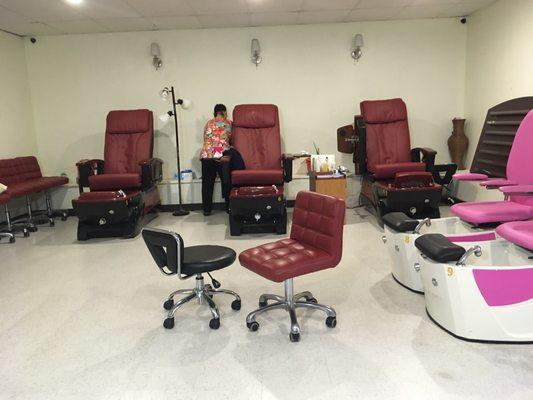 The other side of the pedicure chair room