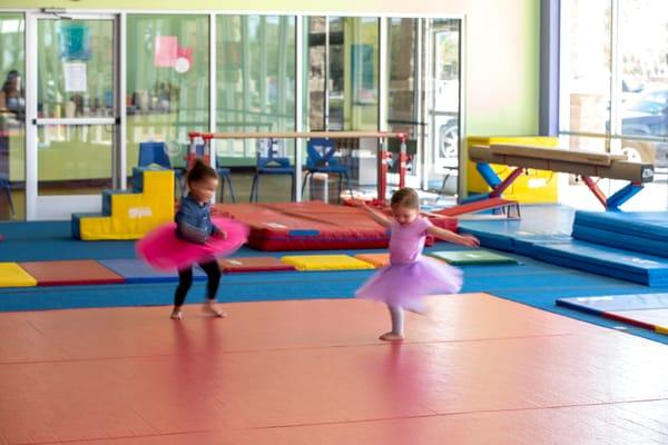 Dance classes at The Little Gym of Summerville combine tap, ballet and gymnastics all in one class!