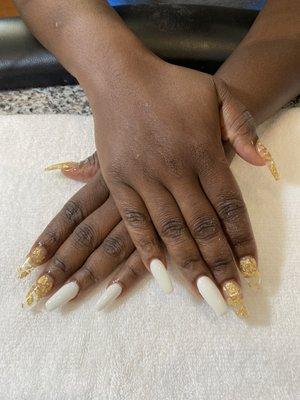 Gel nails with gold flakes