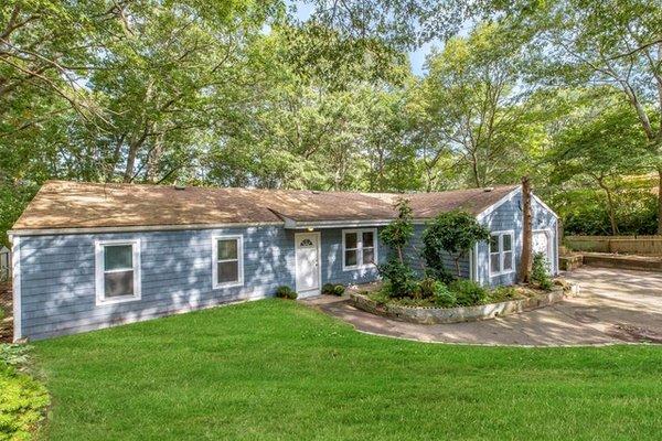 5 Rolling Woods Lane, Hampton Bays now In Contract.