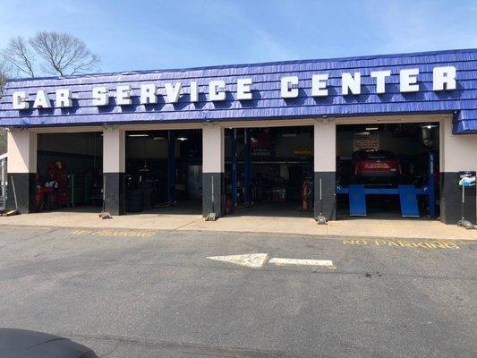 Automotive repair shop in Moriches, New York