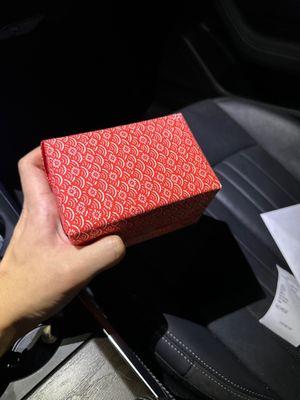 Got this gift for the new year for my GF. The lady was so nice and attentive, will definitely visit here again. Highly recommended.