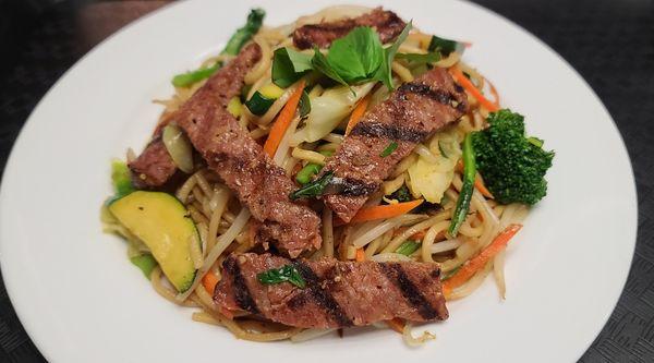 Grilled pork chow mein