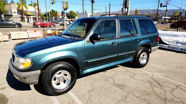 1996 Ford Explorer XLT
 Leather Interior
 NEW TIRES  $3995