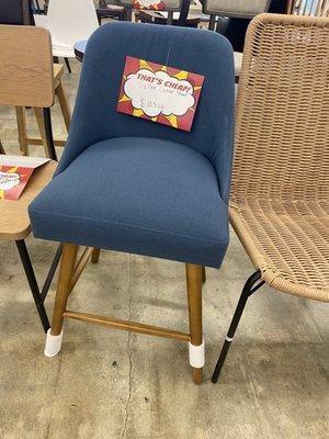 Love this counter height bar stool!