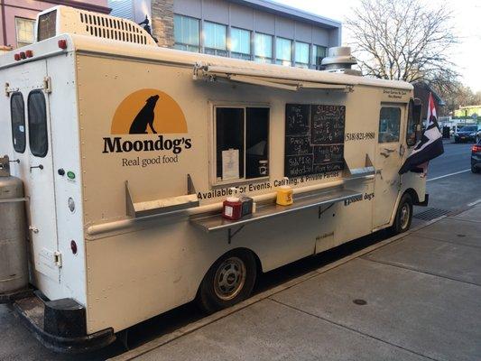 Food Truck featuring Sliders, Mini Dogs, and Fries.