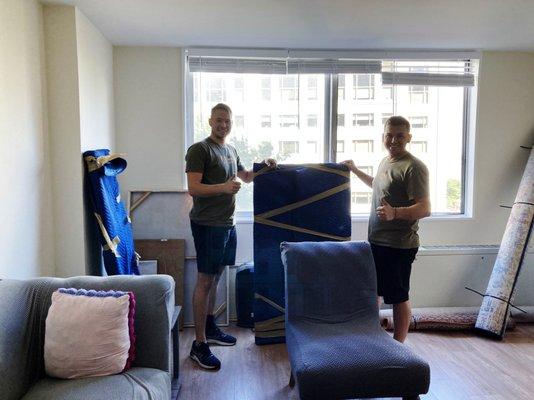 Vlad (left) and Miro (right) during the move in.