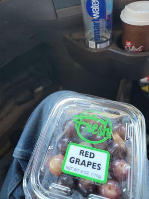 snack tired of chips and cookies and hostess crap they got good grapes here. and a nice cup of Vienna roast coffee