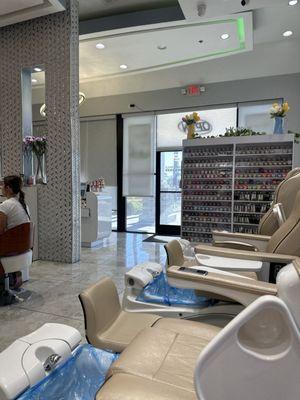 This nail place