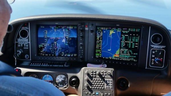 Perspective cockpit display Cirrus SR22T G5