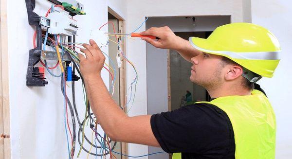 Top Electricians at work - Westchester County - White Plains NY