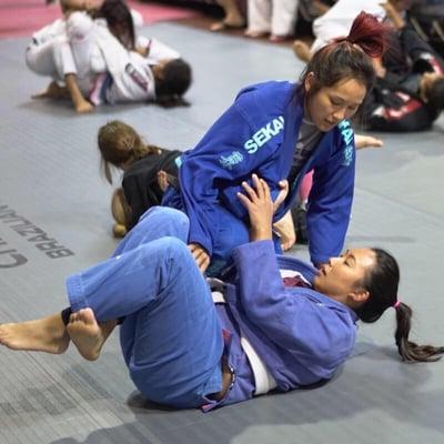 Sisterly love in the mat