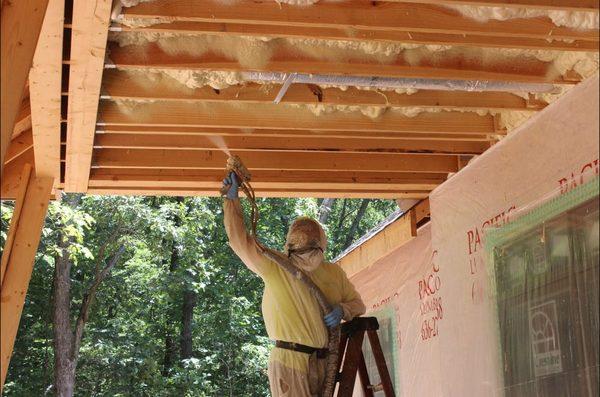 Foam Engineers applies spray foam to ensure a warm floor.