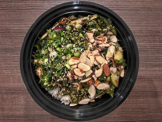 Chicken, red onions, jalapeños, green onions, kale, almonds, white & black sesame seeds, cucumbers, classic sauce, & teriyaki sauce.