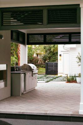 Outdoor kitchen with paver and stepping stones