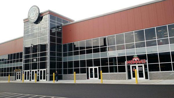 *IN* the rink....Google keeps trying to direct me beyond the ice center entrance and turning around can be annoying. But PLENTY of parking!