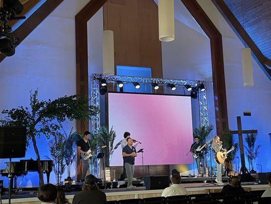 Beautiful place, fantastic worship team , message and music!