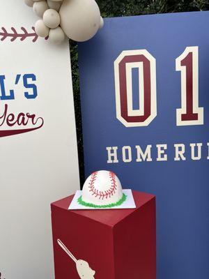 The baseball cake was phenomenal! The cake decorator made sure I loved the design when I picked up the order. She is wonderful!