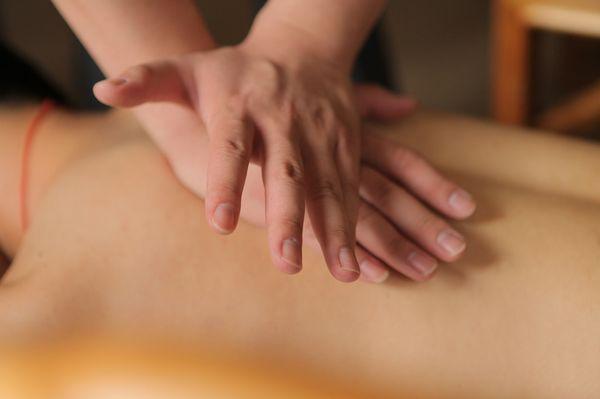 Deep tissue massage with palm