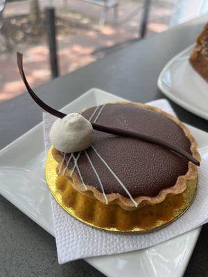 Salted caramel chocolate tart