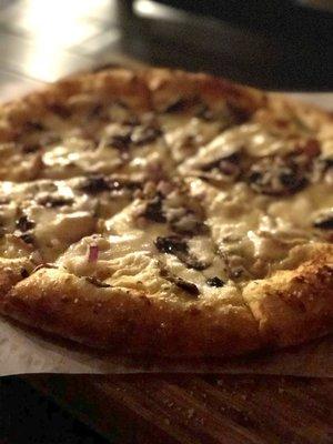 Chicken Alfredo Pizza (mushroom added)