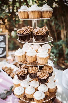 Yummy cupcakes for a wedding