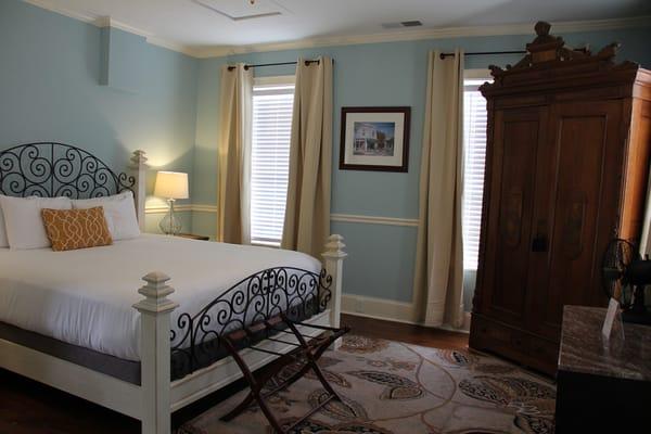 McGuire Suite at The Dahlonega Square Hotel - King bed