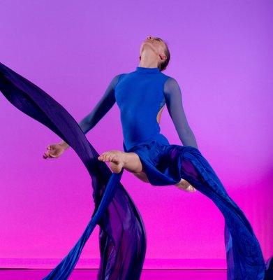 Photo of SpectorDance Company Dancer Dominique Kersh in Ocean Trilogy