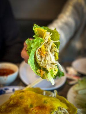 inside of a banh xeo