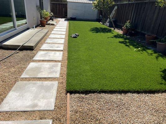 Steps stone, gravel and turf