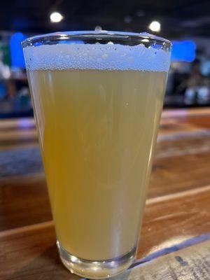 Xūl Paper Crowns NEIPA