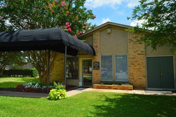 Oak Hollow Apartments, Longivew, Texas, Leasing Office