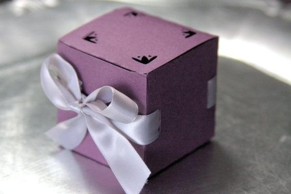 Die cut custom favor box