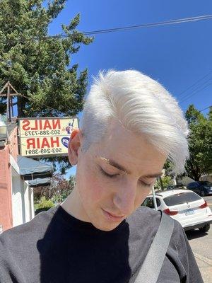 Platinum Silver hair by Thai from Pretty Hair!