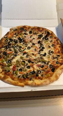 14" pizza with olives, mushrooms and hot peppers, delicious!