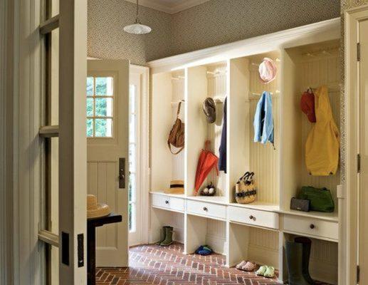 Mud room envy.