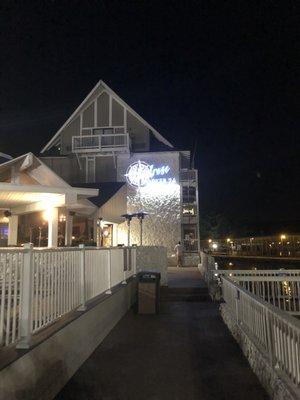 Photo of restaurant at night